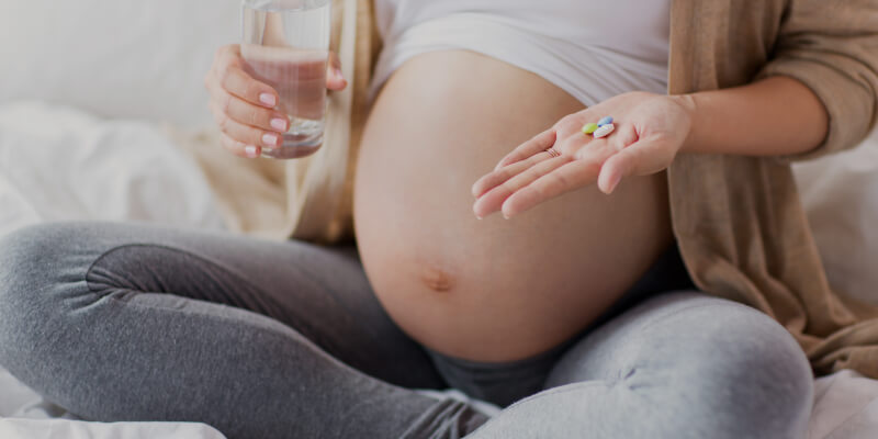Нужно ли прерывать беременность, если заболела на ранних сроках?
