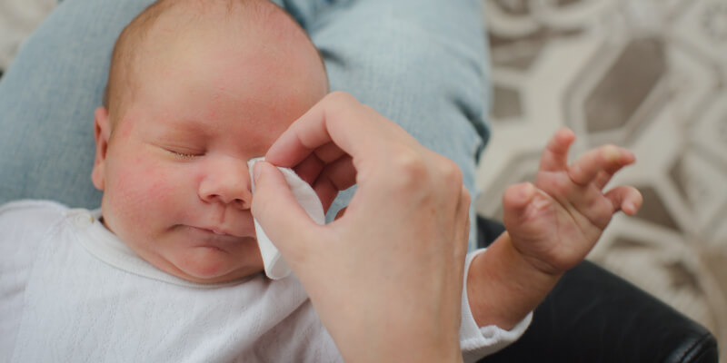 Как можно помочь развитию зрения у новорожденных и детей первого года жизни?