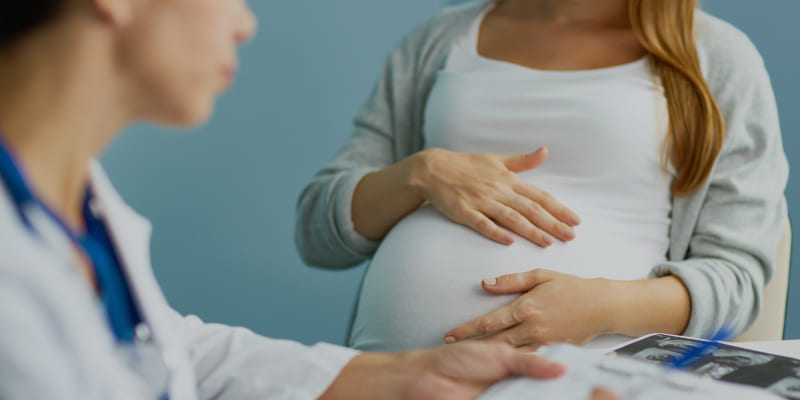Чем опасен этот возможный спутник беременности?