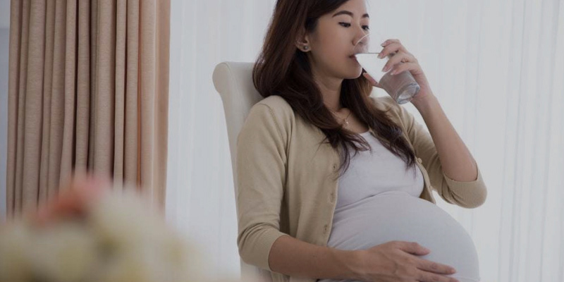 Сколько нужно пить воды беременным?