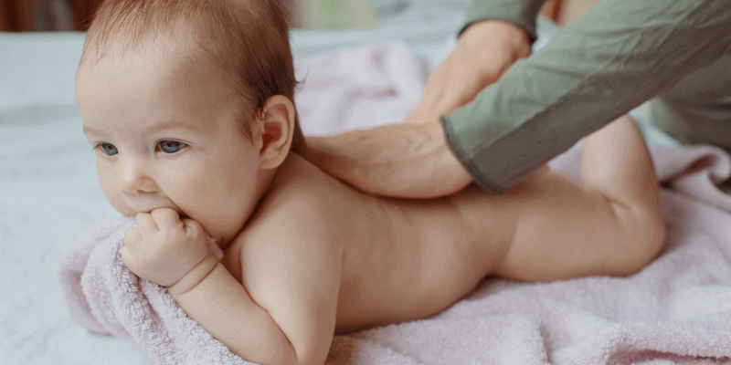 Как лечить опрелости на шее у малыша?