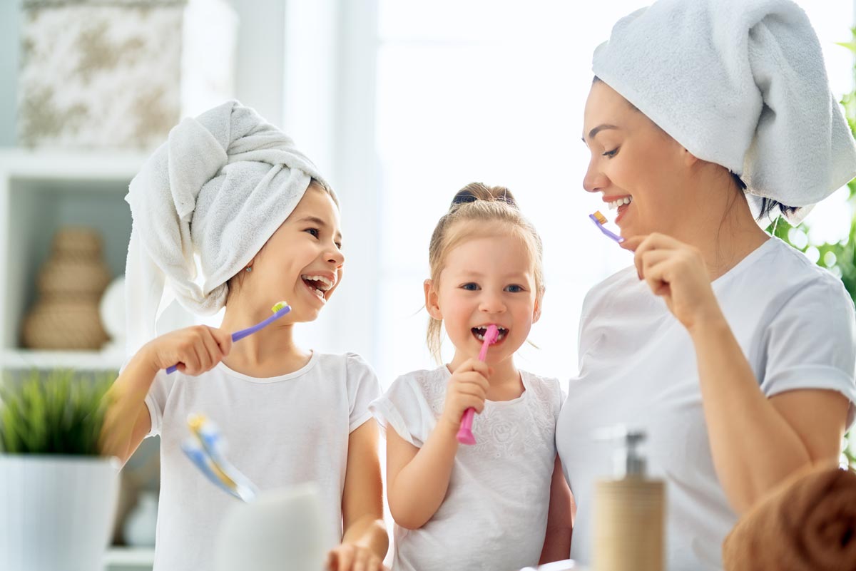 Какой пастой чистить зубы детям?
