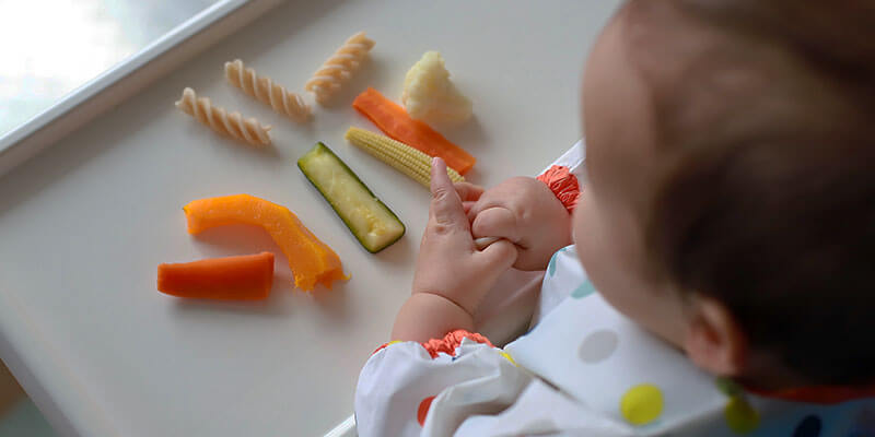 Что давать ребенку в 8 месяцев - какой консистенции должна быть его еда