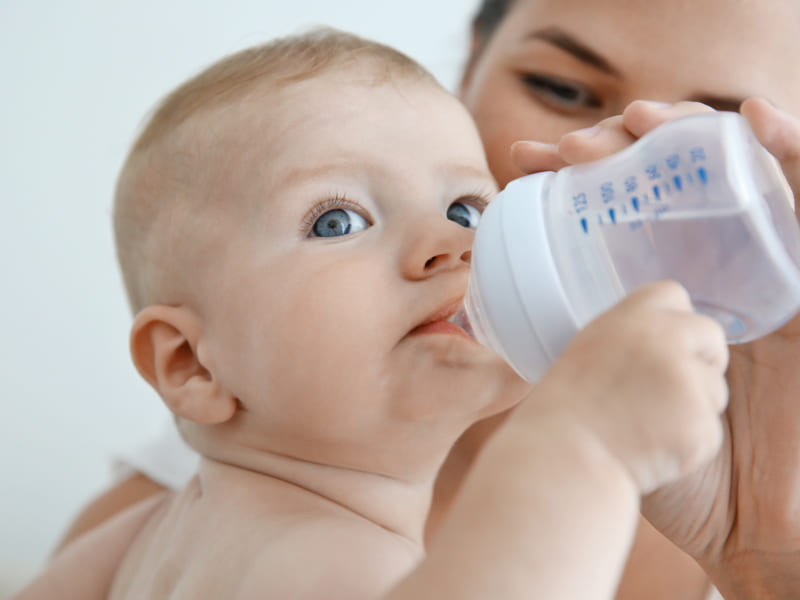 Когда нужно допаивать водой ребенка на грудном вскармливании?
