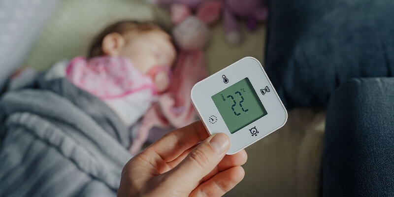 Измерение температуры в комнате малыша