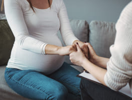 Немеют руки во время беременности: в чем причина?
