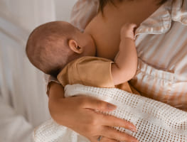 Когда появляется молоко после родов