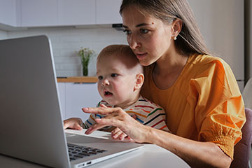 10 полезных сайтов и приложений для молодых мам