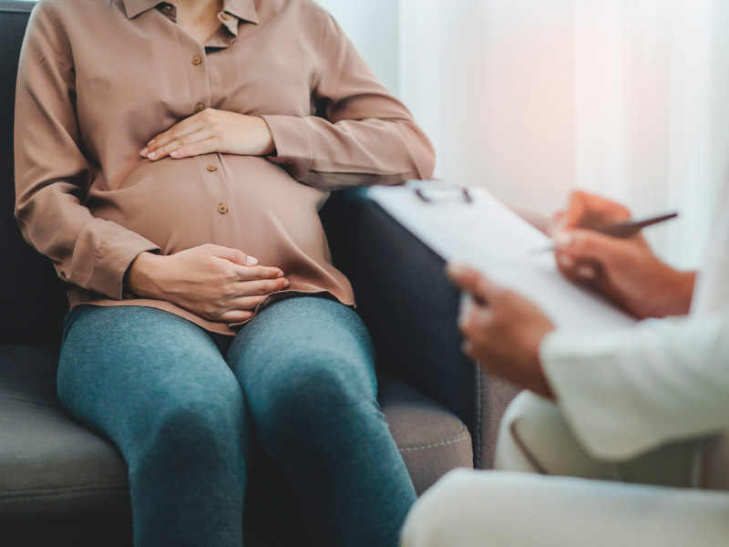 Беременной следует обратиться к врачу