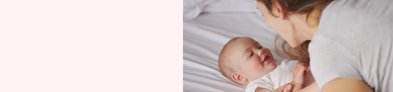 Во сколько месяцев ребенок начинает гулить?
