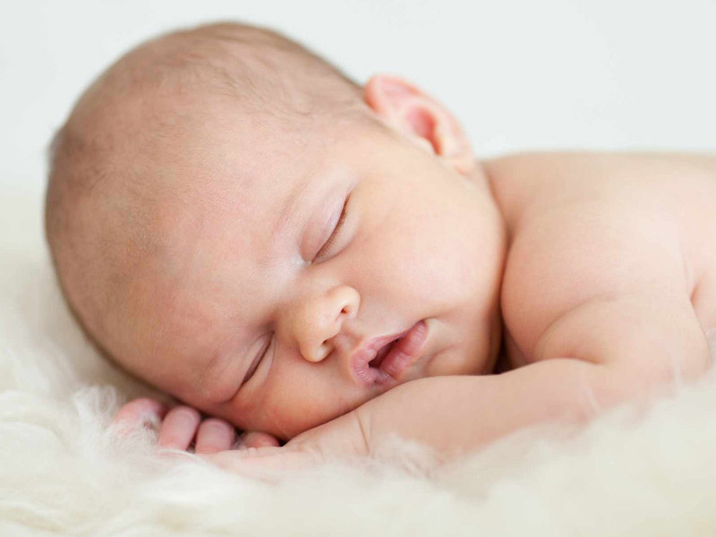 Почему малыши могут шумно спать?